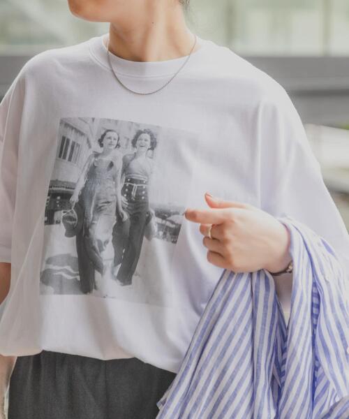 URBAN RESEARCH DOORS(アーバンリサーチドアーズ)の「『スタッフ企画』フォトプリントオーバーTシャツ(Tシャツ/カットソー・レディース・オフホワイト/モカ・FREE)」の3枚目の写真