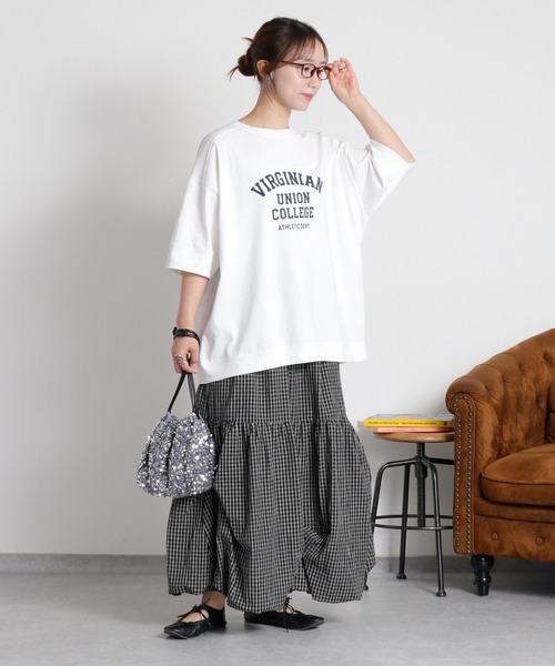 DISCUS ATHLETIC(ディスカス アスレチック)の「【DISCUS ATHLETIC】VIRGINIANカレッジロゴ/ルーズシルエット ショートスリーブTee(Tシャツ/カットソー・レディース・ブラック/オフホワイト/ブラウン・M)」の4枚目の写真