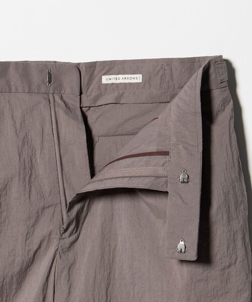 UNITED ARROWS(ユナイテッドアローズ)の「ワッシャーナイロン 2プリーツ サイドアジャスター ショーツ 撥水 ヨコストレッチ(その他パンツ・メンズ・ブラック/オリーブ/ライラック・S/L/XL/M)」の18枚目の写真