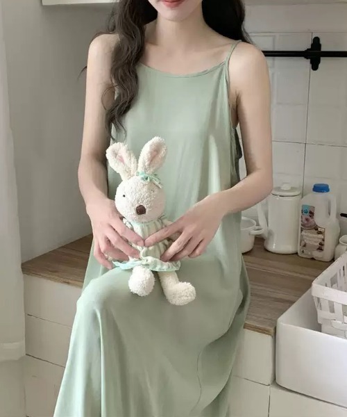 NANEA(ナネア)の「カップなし Aライン キャミソール マキシワンピース(ワンピース・レディース・グリーン/ブラック/イエロー/ブルー・フリー)」の3枚目の写真