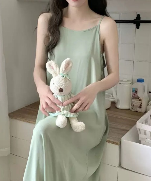 NANEA(ナネア)の「カップなし Aライン キャミソール マキシワンピース(ワンピース・レディース・グリーン/ブラック/イエロー/ブルー・フリー)」の8枚目の写真