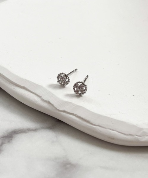 yu-ka(ユーカ)の「YU-KA:ミニデザインスタッドピアス Mini design stud earrings(ピアス(両耳用)・レディース・ゴールド/シルバー・FREE)」の3枚目の写真