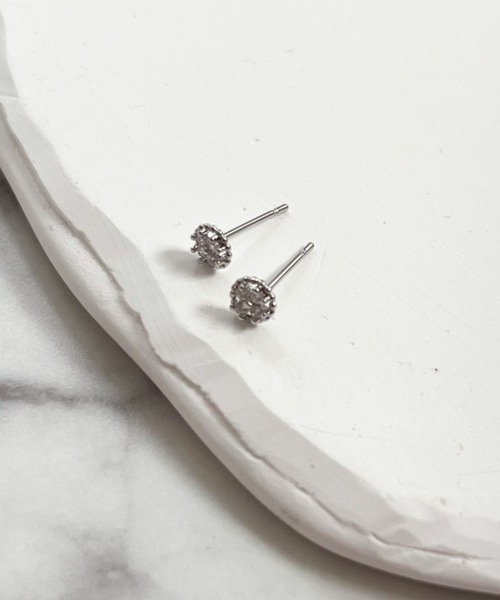 yu-ka(ユーカ)の「YU-KA:ミニデザインスタッドピアス Mini design stud earrings(ピアス(両耳用)・レディース・ゴールド/シルバー・FREE)」の4枚目の写真
