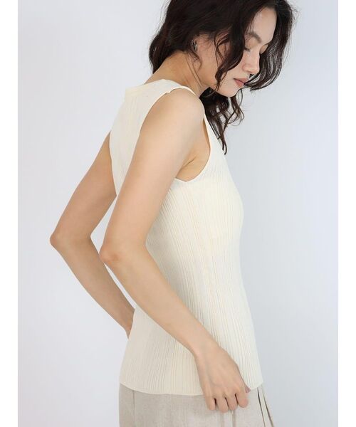 FIKA.(フィーカ)の「Rib sleeveless knit tank(ニット/セーター・レディース・イエロー系その他4/ベージュ/ダークブラウン/アイボリー・MEDIUM)」の8枚目の写真