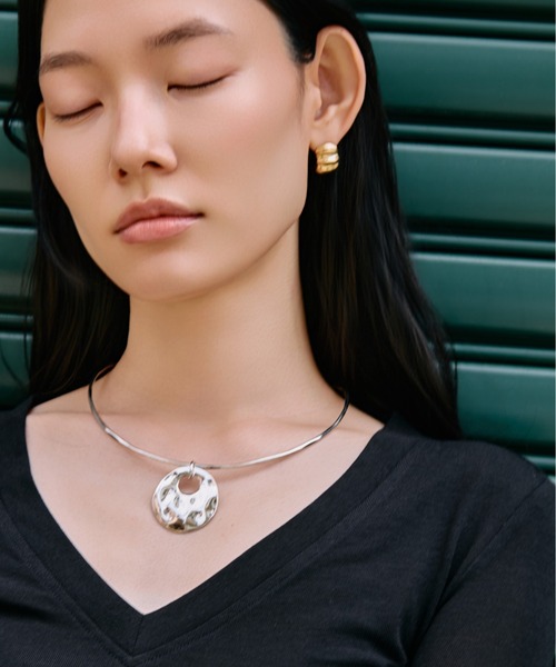 kiehtova（キエトヴァ）の「【kiehtova】WAVE HOOP PIERCE/ウェーブ フープ ピアス　ゴールド シルバー（ピアス（両耳用）・レディース・シルバー/ゴールド・FREE）」の4枚目の写真