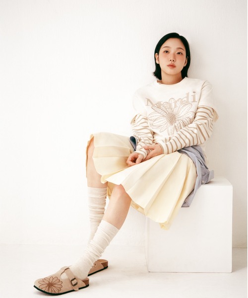 Mardi Mercredi（マルディメクルディ）の「COTTON PLEATED MIDI SKIRT / コットン プリーツ ミディ スカート（スカート・レディース・ライトイエロー/ブルー/ホワイト・FREE）」の4枚目の写真