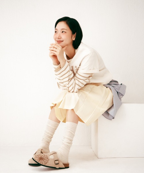 Mardi Mercredi（マルディメクルディ）の「COTTON PLEATED MIDI SKIRT / コットン プリーツ ミディ スカート（スカート・レディース・ライトイエロー/ブルー/ホワイト・FREE）」の5枚目の写真