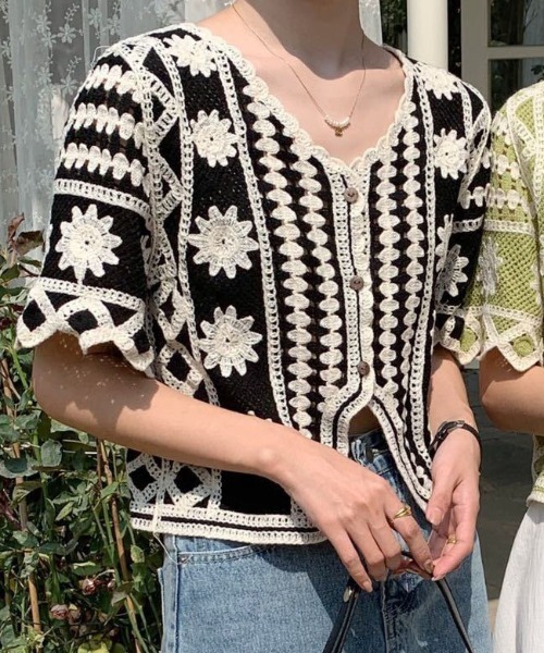 &soiree(アンドソワレ)の「フラワーモチーフかぎ編みショート丈カーディガン(カーディガン/ボレロ・レディース・ブラウン/ブラック/グリーン・FREE)」の6枚目の写真