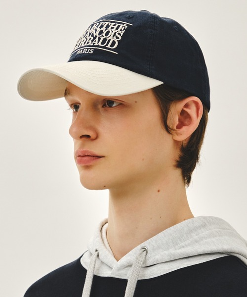 MARITHE + FRANCOIS GIRBAUD(マリテフランソワジルボー)の「CLASSIC LOGO 6PANEL COLOR BLOCK CAP(キャップ・レディース・アイボリー/ネイビー・フリー)」の1枚目の写真