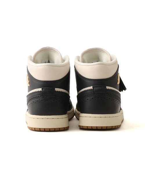 JORDAN BRAND(ジョーダンブランド)の「JORDAN BRAND WMNS AIR JORDAN 1 MID SE / ジョーダンブランド ウィメンズ エア ジョーダン 1 MID SE / NIKE【SP】(スニーカー・レディース・ブラック×ホワイト・28.5cm/28.0cm/27.5cm/27.0cm/26.5cm/26.0cm/29.0cm)」の3枚目の写真