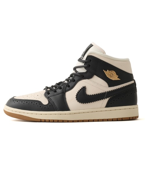 JORDAN BRAND(ジョーダンブランド)の「JORDAN BRAND WMNS AIR JORDAN 1 MID SE / ジョーダンブランド ウィメンズ エア ジョーダン 1 MID SE / NIKE【SP】(スニーカー・レディース・ブラック×ホワイト・28.5cm/28.0cm/27.5cm/27.0cm/26.5cm/26.0cm/29.0cm)」の4枚目の写真