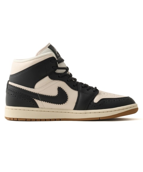 JORDAN BRAND(ジョーダンブランド)の「JORDAN BRAND WMNS AIR JORDAN 1 MID SE / ジョーダンブランド ウィメンズ エア ジョーダン 1 MID SE / NIKE【SP】(スニーカー・レディース・ブラック×ホワイト・28.5cm/28.0cm/27.5cm/27.0cm/26.5cm/26.0cm/29.0cm)」の5枚目の写真