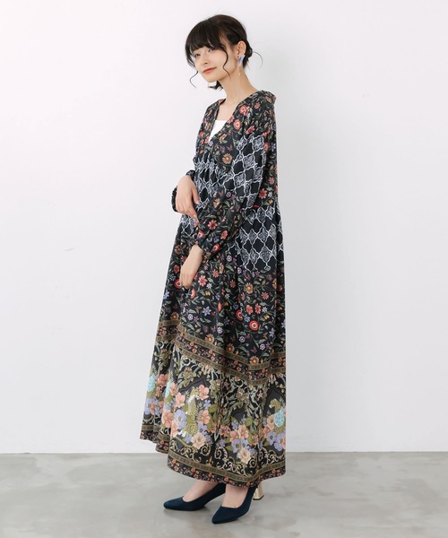 iS ScoLar(イズスカラー)の「562238:アンティークタイル×花柄ワンピース(ワンピース・レディース・ブラック/イエロー/ブルー・M)」の7枚目の写真