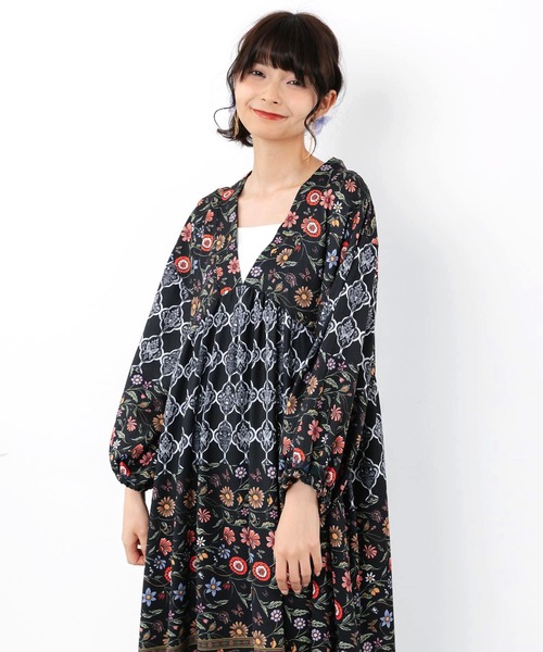 iS ScoLar(イズスカラー)の「562238:アンティークタイル×花柄ワンピース(ワンピース・レディース・ブラック/イエロー/ブルー・M)」の8枚目の写真