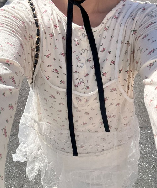 Alley Tokyo(アリートーキョー)の「ロンパース風花柄マルチウェイトップス(その他トップス・レディース・グレー/オートミール・FREE)」の19枚目の写真