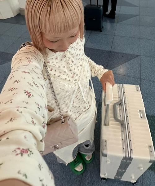 Alley Tokyo(アリートーキョー)の「ロンパース風花柄マルチウェイトップス(その他トップス・レディース・グレー/オートミール・FREE)」の21枚目の写真