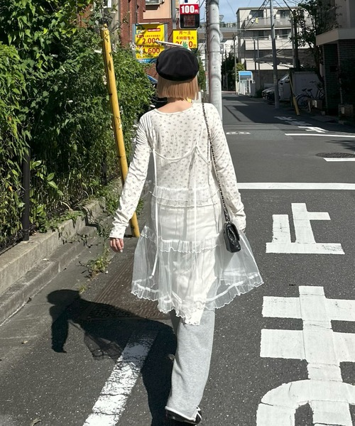 Alley Tokyo(アリートーキョー)の「ロンパース風花柄マルチウェイトップス(その他トップス・レディース・グレー/オートミール・FREE)」の4枚目の写真