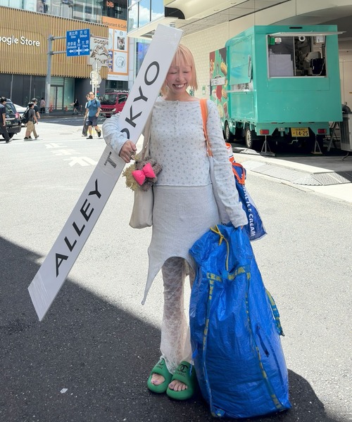 Alley Tokyo(アリートーキョー)の「ロンパース風花柄マルチウェイトップス(その他トップス・レディース・グレー/オートミール・FREE)」の9枚目の写真