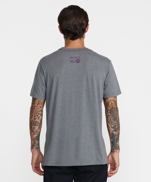 RVCA(ルーカ)の「RVCA メンズ SLEEPY GIRL SS Tシャツ 【2026年秋冬モデル】/ルーカ半袖T(Tシャツ/カットソー・メンズ・オフホワイト/グレー系その他・MEDIUM/LARGE)」の5枚目の写真