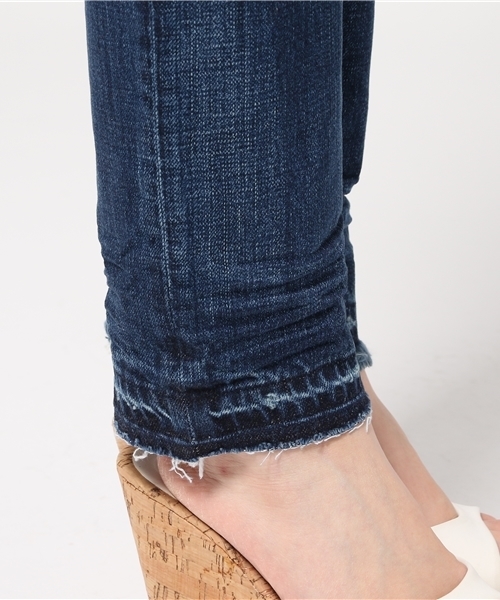 MURUA（ムルーア）の「ヘムデザインテーパードBOYSデニム（デニムパンツ・レディース・スカイブルー/ブルー・0/XS/3/L/2/M/1/S）」の13枚目の写真