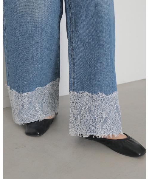 cheriella（シェリエラ）の「【cheriella】レースドッキングストレートデニムパンツ　LACE DOCKING STRAIGHT DENIM PANTS（デニムパンツ・レディース・ブラック/ブルー・FREE）」の4枚目の写真