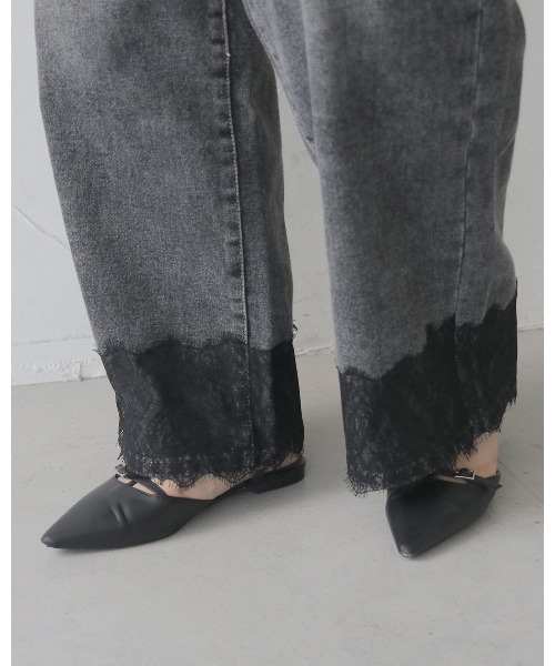 cheriella（シェリエラ）の「【cheriella】レースドッキングストレートデニムパンツ　LACE DOCKING STRAIGHT DENIM PANTS（デニムパンツ・レディース・ブラック/ブルー・FREE）」の13枚目の写真