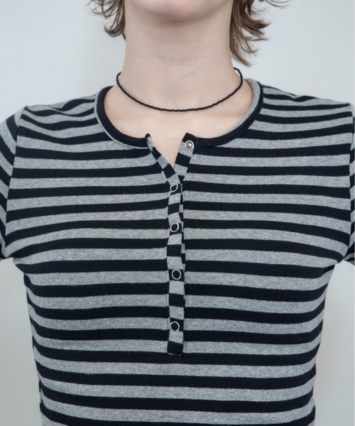 uyu.(ウユ)の「配色ボーダーヘンリーネックトップス(Tシャツ/カットソー・レディース・ブラウン/ブラック/ピンク・FREE)」の21枚目の写真