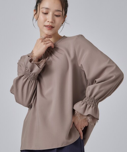 SHOO・LA・RUE(シューラルー)の「【S-LL/洗濯機可】お袖レースで華やぐ。フェミニンブラウス(シャツ/ブラウス・レディース・オフホワイト/ブラック/ブラウン系・04/03/02/01)」の3枚目の写真