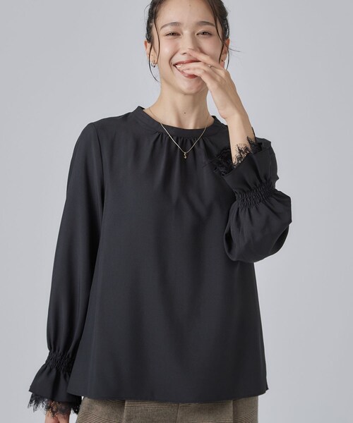 SHOO・LA・RUE(シューラルー)の「【S-LL/洗濯機可】お袖レースで華やぐ。フェミニンブラウス(シャツ/ブラウス・レディース・オフホワイト/ブラック/ブラウン系・04/03/02/01)」の2枚目の写真