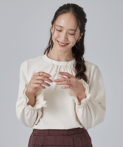 SHOO・LA・RUE(シューラルー)の「【S-LL/洗濯機可】お袖レースで華やぐ。フェミニンブラウス(シャツ/ブラウス・レディース・オフホワイト/ブラック/ブラウン系・04/03/02/01)」の20枚目の写真