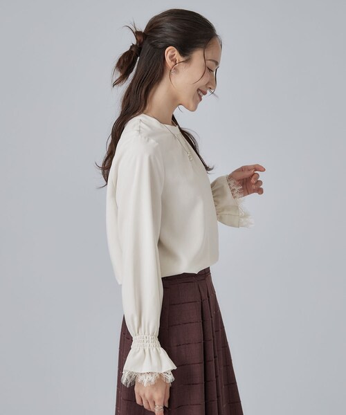 SHOO・LA・RUE(シューラルー)の「【S-LL/洗濯機可】お袖レースで華やぐ。フェミニンブラウス(シャツ/ブラウス・レディース・オフホワイト/ブラック/ブラウン系・04/03/02/01)」の21枚目の写真