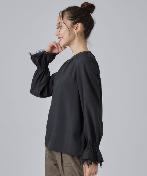 SHOO・LA・RUE(シューラルー)の「【S-LL/洗濯機可】お袖レースで華やぐ。フェミニンブラウス(シャツ/ブラウス・レディース・オフホワイト/ブラック/ブラウン系・04/03/02/01)」の15枚目の写真