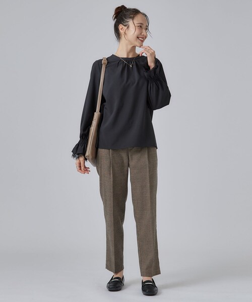 SHOO・LA・RUE(シューラルー)の「【S-LL/洗濯機可】お袖レースで華やぐ。フェミニンブラウス(シャツ/ブラウス・レディース・オフホワイト/ブラック/ブラウン系・04/03/02/01)」の16枚目の写真
