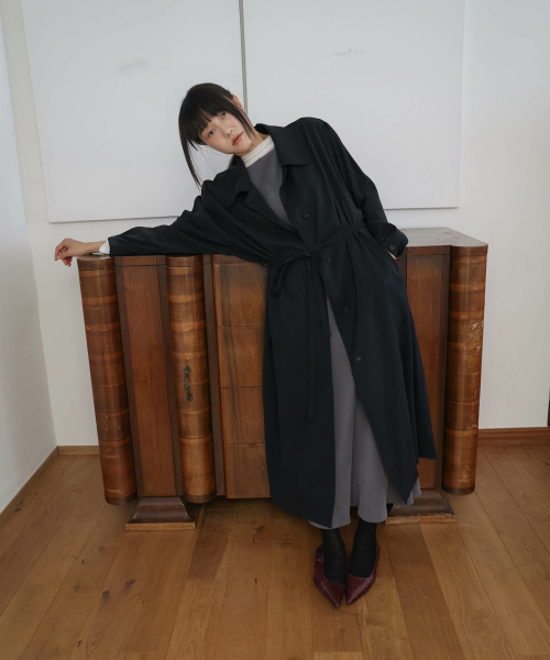 LYNTE(リンテ)の「フルイドキュプラコート(ブラック)(トレンチコート・レディース・その他・FREE)」の1枚目の写真