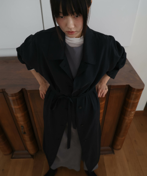 LYNTE(リンテ)の「フルイドキュプラコート(ブラック)(トレンチコート・レディース・その他・FREE)」の4枚目の写真
