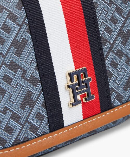 TOMMY HILFIGER(トミーヒルフィガー)の「TH モノプレイ ストライプ ショルダーバッグ(ショルダーバッグ・レディース・ネイビー・FREE)」の3枚目の写真
