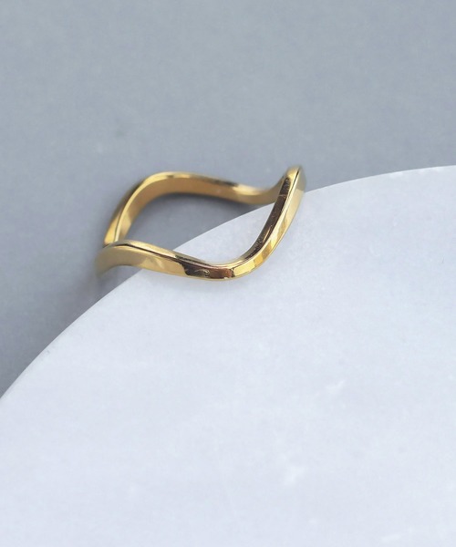 abaskdesign(アバスクデザイン)の「金属アレルギー対応 華奢ウェーブリング(リング・レディース・ゴールド/シルバー・16号/14号/11号)」の4枚目の写真