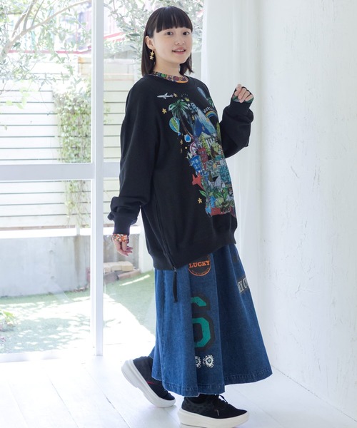 ScoLar（スカラー）の「163652：世界の名所柄 サイドファスナー付きプルオーバー（Tシャツ/カットソー・レディース・オートミール/ブラック/ブラウン・M）」の8枚目の写真