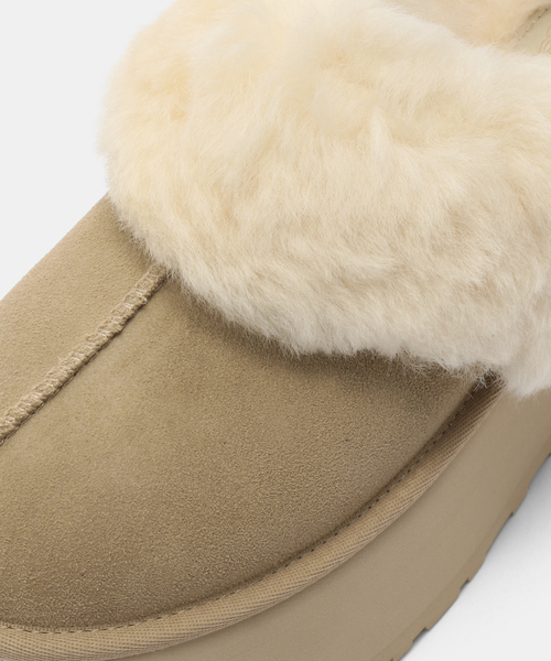 UGG(アグ)の「UGG W Funkette 1113474-MDSD(サンダル・レディース・ベージュ・22cm/23cm/24cm/25cm)」の6枚目の写真