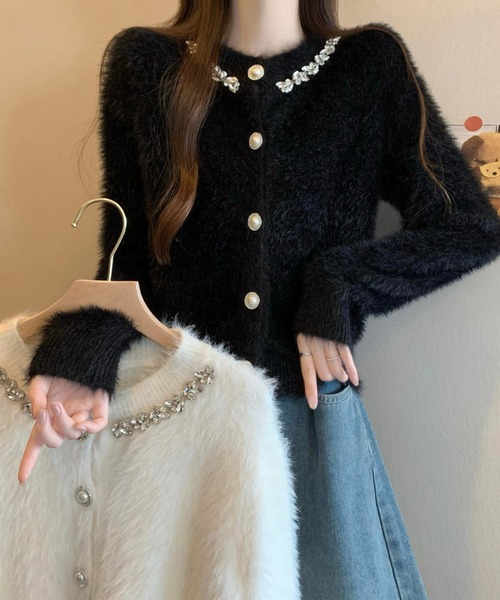 LUCPY（ラクピー）の「ビジューネックフェザーシャギーニットカーディガン（カーディガン/ボレロ・レディース・ブラック/ホワイト・FREE）」の5枚目の写真