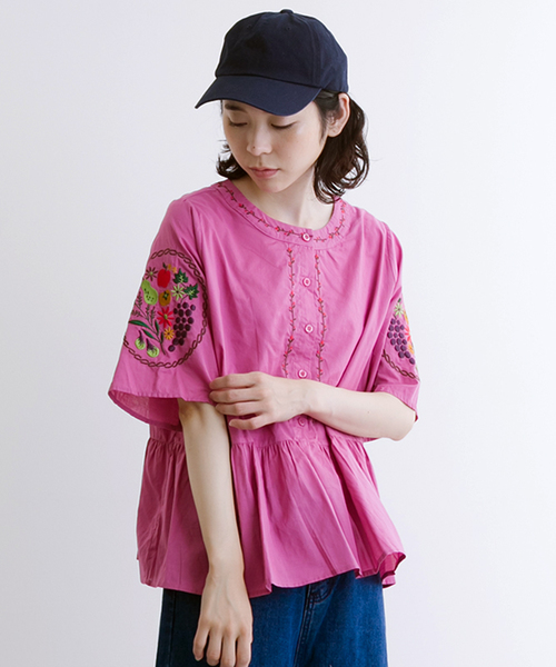MERLOT（メルロー）の「フルーツ刺繍エンブロイダリーブラウス7034（シャツ/ブラウス・レディース・ピンク/ブラウン/オフホワイト/ブルーグリーン・FREE）」の4枚目の写真