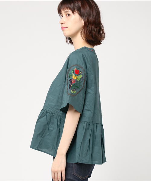 MERLOT（メルロー）の「フルーツ刺繍エンブロイダリーブラウス7034（シャツ/ブラウス・レディース・ピンク/ブラウン/オフホワイト/ブルーグリーン・FREE）」の7枚目の写真
