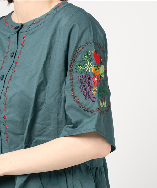 MERLOT（メルロー）の「フルーツ刺繍エンブロイダリーブラウス7034（シャツ/ブラウス・レディース・ピンク/ブラウン/オフホワイト/ブルーグリーン・FREE）」の10枚目の写真