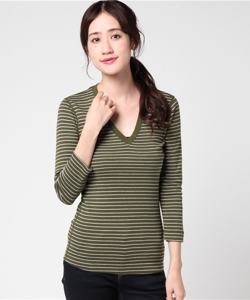 three dots(スリードッツ)の「タホストライプ ディープVネック 七分袖(Tシャツ/カットソー・レディース・ネイビー/ホワイト/モスグリーン/レッド・MEDIUM/SMALL)」の3枚目の写真