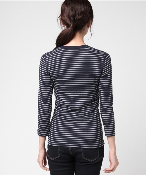 three dots(スリードッツ)の「タホストライプ ディープVネック 七分袖(Tシャツ/カットソー・レディース・ネイビー/ホワイト/モスグリーン/レッド・MEDIUM/SMALL)」の7枚目の写真