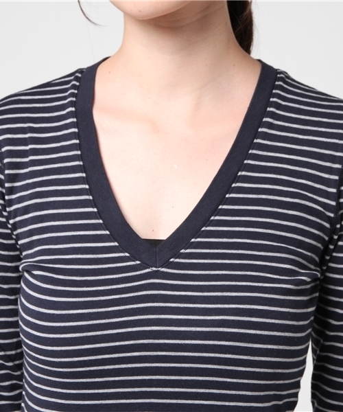three dots(スリードッツ)の「タホストライプ ディープVネック 七分袖(Tシャツ/カットソー・レディース・ネイビー/ホワイト/モスグリーン/レッド・MEDIUM/SMALL)」の8枚目の写真