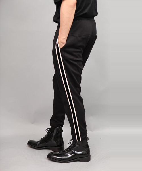 ato（アトウ）の「C/RA PONTE ROME SIDE TAPE PANTS（その他パンツ・メンズ・ブルー/ブラック・44/46/48）」の2枚目の写真