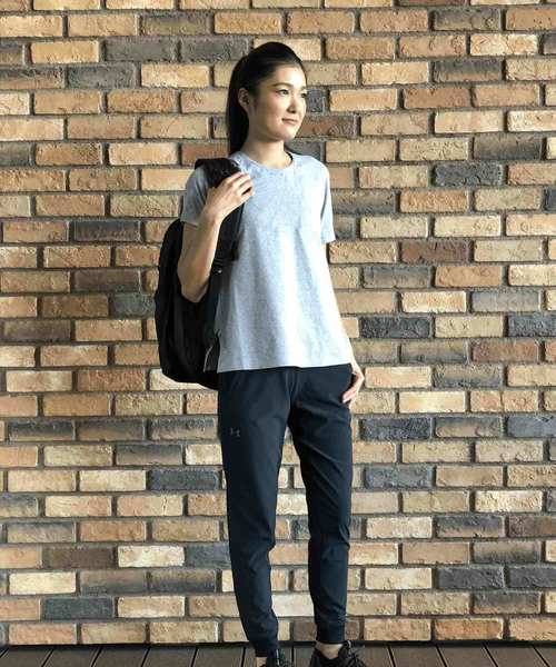 UNDER ARMOUR(アンダーアーマー)の「レディース トレーニング半袖Tシャツ / モチベーターグラフィック半袖Tシャツ(Tシャツ/カットソー・レディース・グレー・S/L/M/XL)」の4枚目の写真