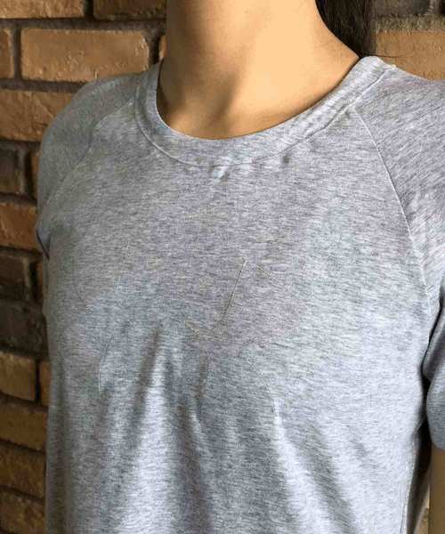 UNDER ARMOUR(アンダーアーマー)の「レディース トレーニング半袖Tシャツ / モチベーターグラフィック半袖Tシャツ(Tシャツ/カットソー・レディース・グレー・S/L/M/XL)」の7枚目の写真