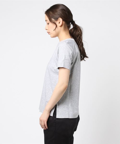 UNDER ARMOUR(アンダーアーマー)の「レディース トレーニング半袖Tシャツ / モチベーターグラフィック半袖Tシャツ(Tシャツ/カットソー・レディース・グレー・S/L/M/XL)」の2枚目の写真